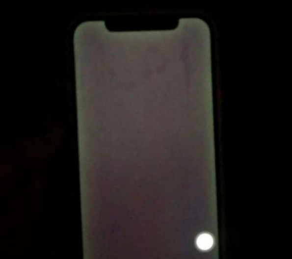 九所镇苹果手机维修分享苹果客服回应 iPhone 12 屏幕“发绿”问题 